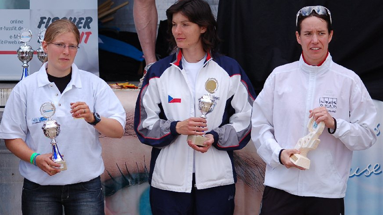 S. Jellonnek-Jung (GER), A. Dufková-Charvátova (CZE) and A. Fiebig (GER) at the Oberpfläzer Seenland Quadrathlon (GER) 2009 (c) wechselszene.com