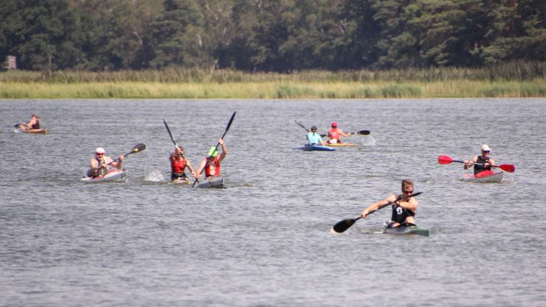 Athlets at the water at Quadrathlon Wassersuppe (GER) 2021 (c) L Rohde