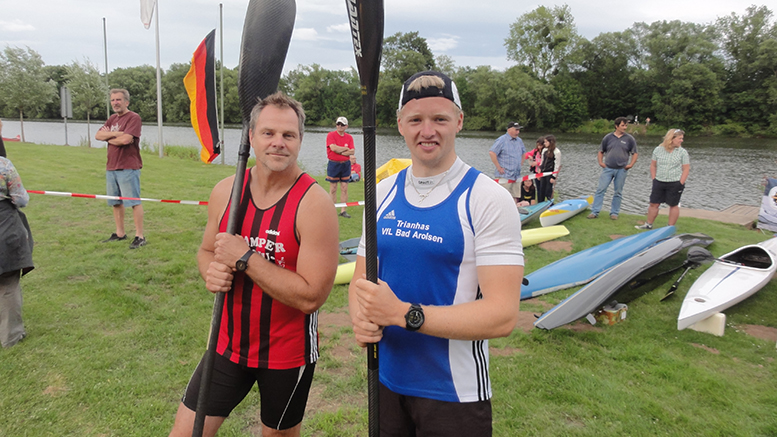 Die Staffelpaddler warten auf Ihren Einsatz © Bernd Scheller